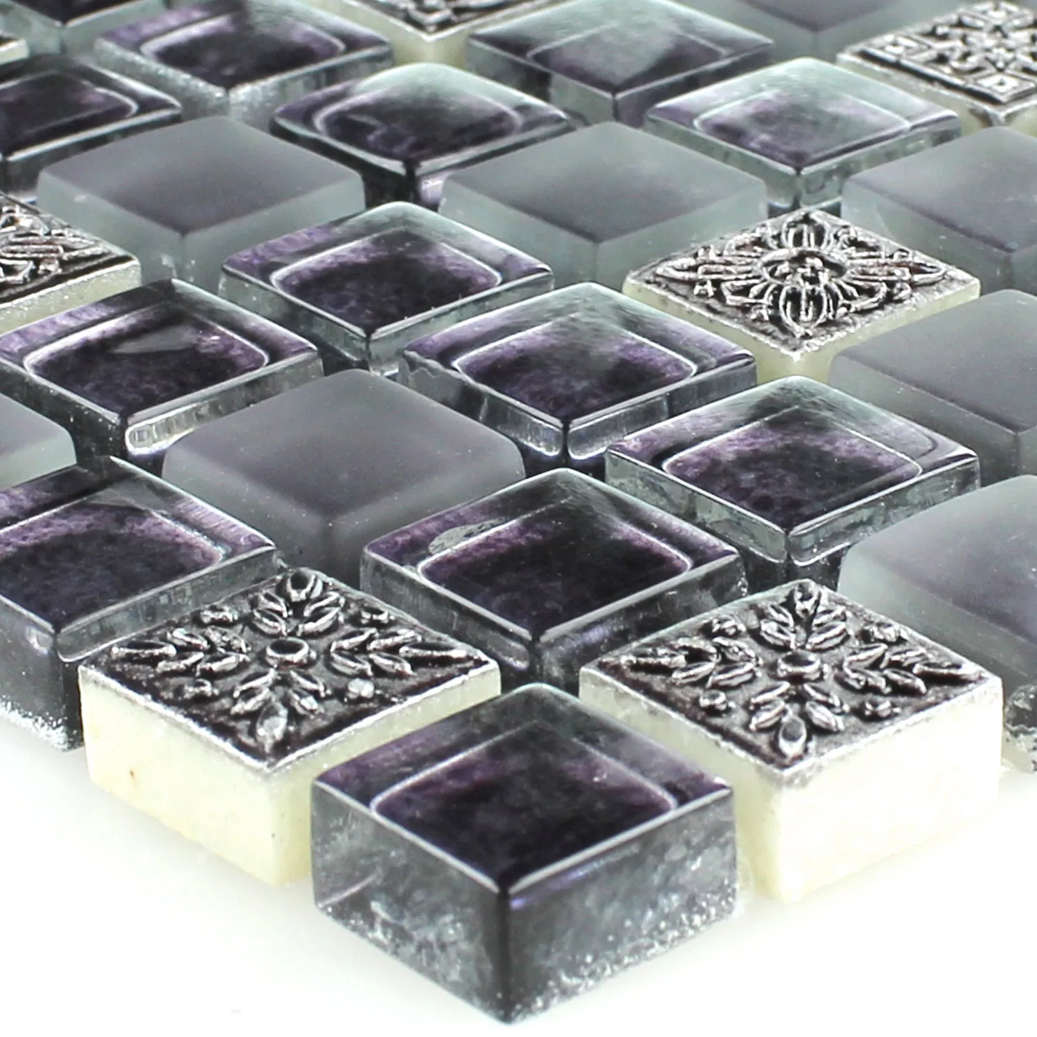 Лилаво