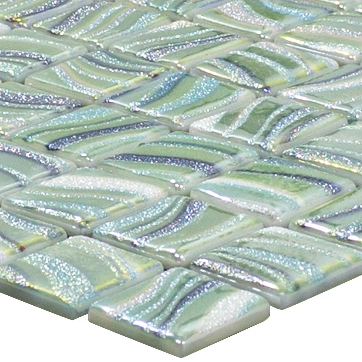 Светлозелено